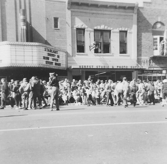 Starlight Drive-In Theatre - Photo Of Center Theatre In Holland Mentioning Starlight Saugatuck On Marquee